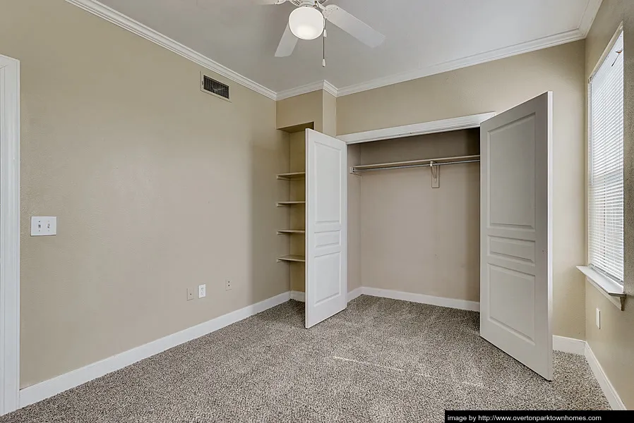 Overton Park Townhomes - Photo 17 of 48